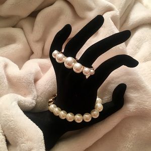 Set of stretchable gold & pearl bracelet with ring